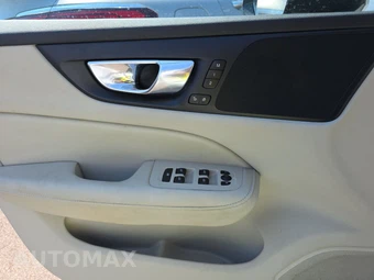 2023 Volvo S60 B5 Plus Dark – miniatura 9