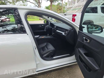2023 Volvo S60 B5 Plus Dark – miniatura 18