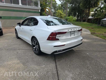 2023 Volvo S60 B5 Plus Dark – miniatura 2