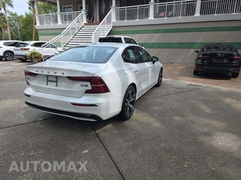 2023 Volvo S60 B5 Plus Dark – miniatura 3