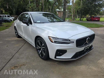 2023 Volvo S60 B5 Plus Dark – miniatura 4