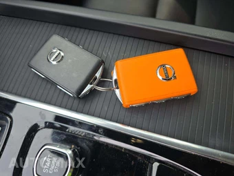2023 Volvo S60 B5 Plus Dark – miniatura 8