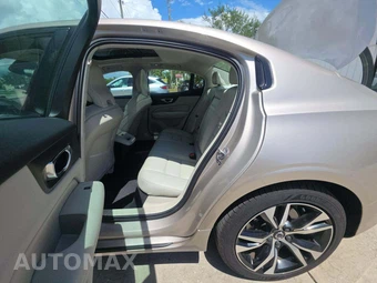 2023 Volvo S60 B5 Plus Dark – miniatura 13