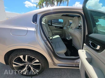 2023 Volvo S60 B5 Plus Dark – miniatura 16