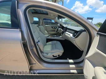 2023 Volvo S60 B5 Plus Dark – miniatura 18