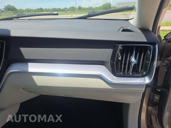 2023 Volvo S60 B5 Plus Dark – miniatura 19