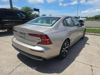 2023 Volvo S60 B5 Plus Dark – miniatura 3