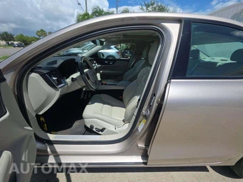 2023 Volvo S60 B5 Plus Dark – miniatura 6