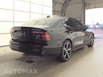 2023 Volvo S60 B5 Ultimate Dark - miniatura 4