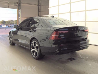 2023 Volvo S60 B5 Ultimate Dark - miniatura 6