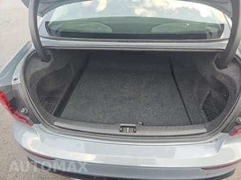 2023 Volvo S60 Recharge Plug-In Hybrid T8 Plus Dark Theme - miniatura 16