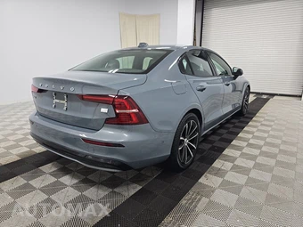 2023 Volvo S60 Recharge Plug-In Hybrid T8 Plus Dark Theme - miniatura 4