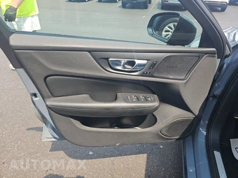2023 Volvo S60 Recharge Plug-In Hybrid T8 Plus Dark Theme - miniatura 9