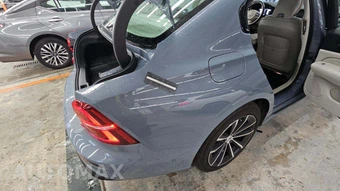 2023 Volvo S60 Recharge Plug-In Hybrid T8 Plus Dark Theme - miniatura 26