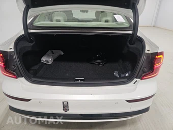 2023 Volvo S60 Recharge Plug-In Hybrid T8 Plus Dark Theme - miniatura 16