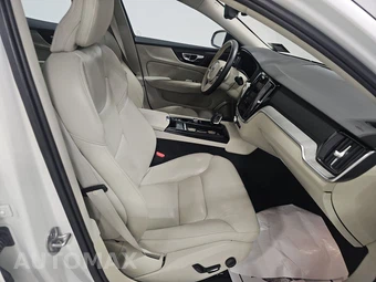 2023 Volvo S60 Recharge Plug-In Hybrid T8 Plus Dark Theme - miniatura 8