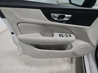 2023 Volvo S60 Recharge Plug-In Hybrid T8 Plus Dark Theme - miniatura 9