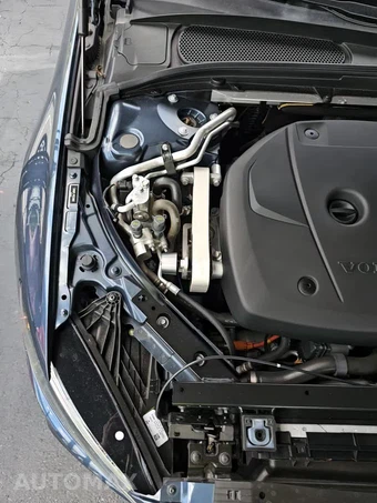 2023 Volvo S60 Recharge Plug-In Hybrid T8 Plus Dark Theme - miniatura 28