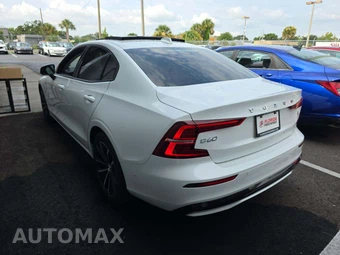 2023 Volvo S60 Recharge Plug-In Hybrid T8 Plus Dark Theme - miniatura 2