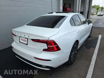 2023 Volvo S60 Recharge Plug-In Hybrid T8 Plus Dark Theme - miniatura 3