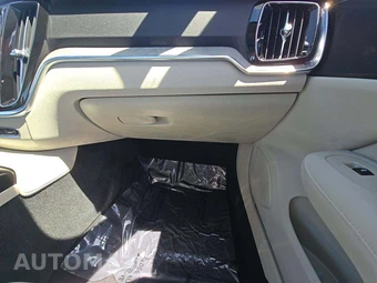 2023 Volvo S60 Recharge Plug-In Hybrid T8 Plus Dark Theme - miniatura 16