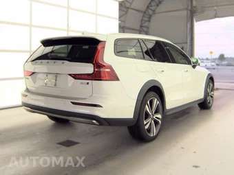 2023 Volvo V60 Cross Country B5 Plus – miniatura 4