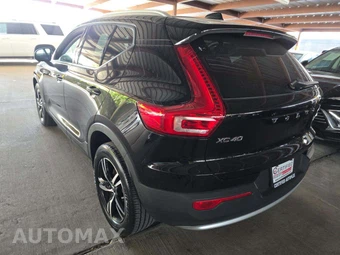 2023 Volvo XC40 B4 Core - miniatura 2