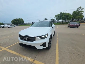 2023 Volvo XC40 B4 Plus Bright Theme