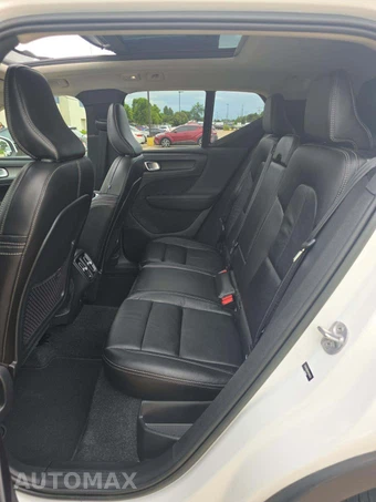 2023 Volvo XC40 B4 Plus Bright Theme – miniatura 10