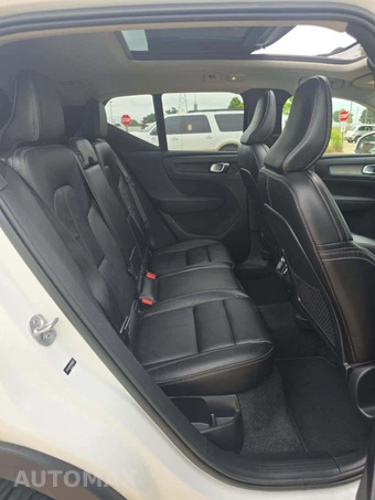 2023 Volvo XC40 B4 Plus Bright Theme – miniatura 13