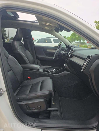 2023 Volvo XC40 B4 Plus Bright Theme – miniatura 15