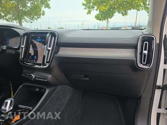 2023 Volvo XC40 B4 Plus Bright Theme – miniatura 16