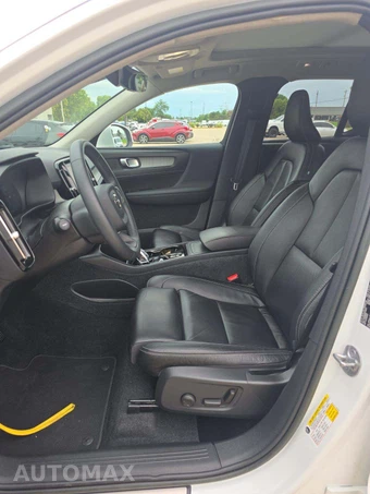 2023 Volvo XC40 B4 Plus Bright Theme – miniatura 3