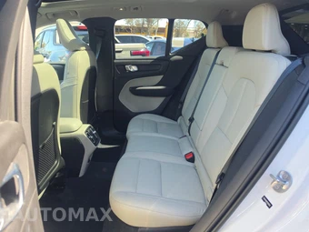 2023 Volvo XC40 B4 Plus Bright Theme – miniatura 13