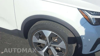 2023 Volvo XC40 B4 Plus Bright Theme – miniatura 24