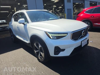 2023 Volvo XC40 B4 Plus Bright Theme – miniatura 3