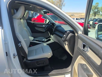 2023 Volvo XC40 B4 Plus Bright Theme – miniatura 8
