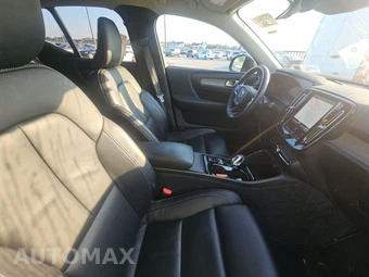 2023 Volvo XC40 B4 Plus Bright Theme – miniatura 8