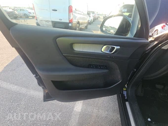 2023 Volvo XC40 B4 Plus Bright Theme – miniatura 9