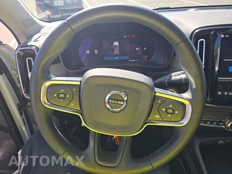 2023 Volvo XC40 B4 Plus Bright Theme – miniatura 10