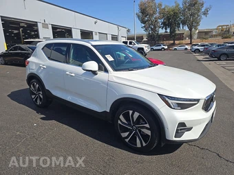 2023 Volvo XC40 B4 Plus Bright Theme – miniatura 3