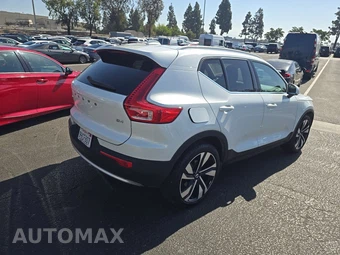 2023 Volvo XC40 B4 Plus Bright Theme – miniatura 4