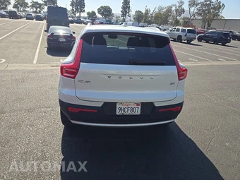 2023 Volvo XC40 B4 Plus Bright Theme – miniatura 5