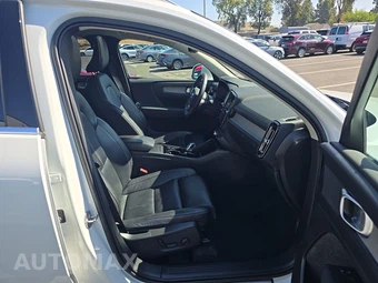 2023 Volvo XC40 B4 Plus Bright Theme – miniatura 8