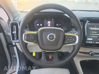 2023 Volvo XC40 B4 Plus Bright Theme – miniatura 10