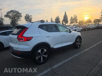 2023 Volvo XC40 B4 Plus Bright Theme – miniatura 4