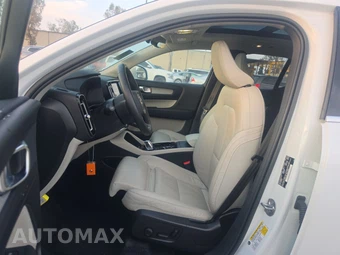 2023 Volvo XC40 B4 Plus Bright Theme – miniatura 7