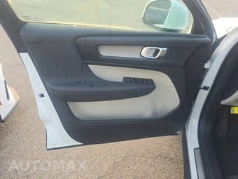 2023 Volvo XC40 B4 Plus Bright Theme – miniatura 9
