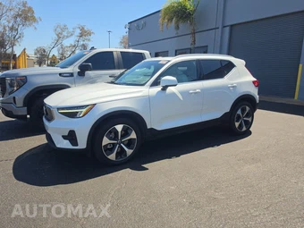 2023 Volvo XC40 B4 Plus Bright Theme