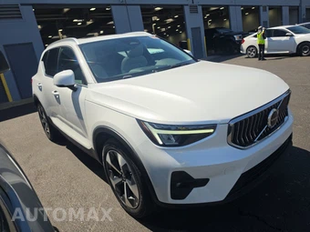 2023 Volvo XC40 B4 Plus Bright Theme – miniatura 3